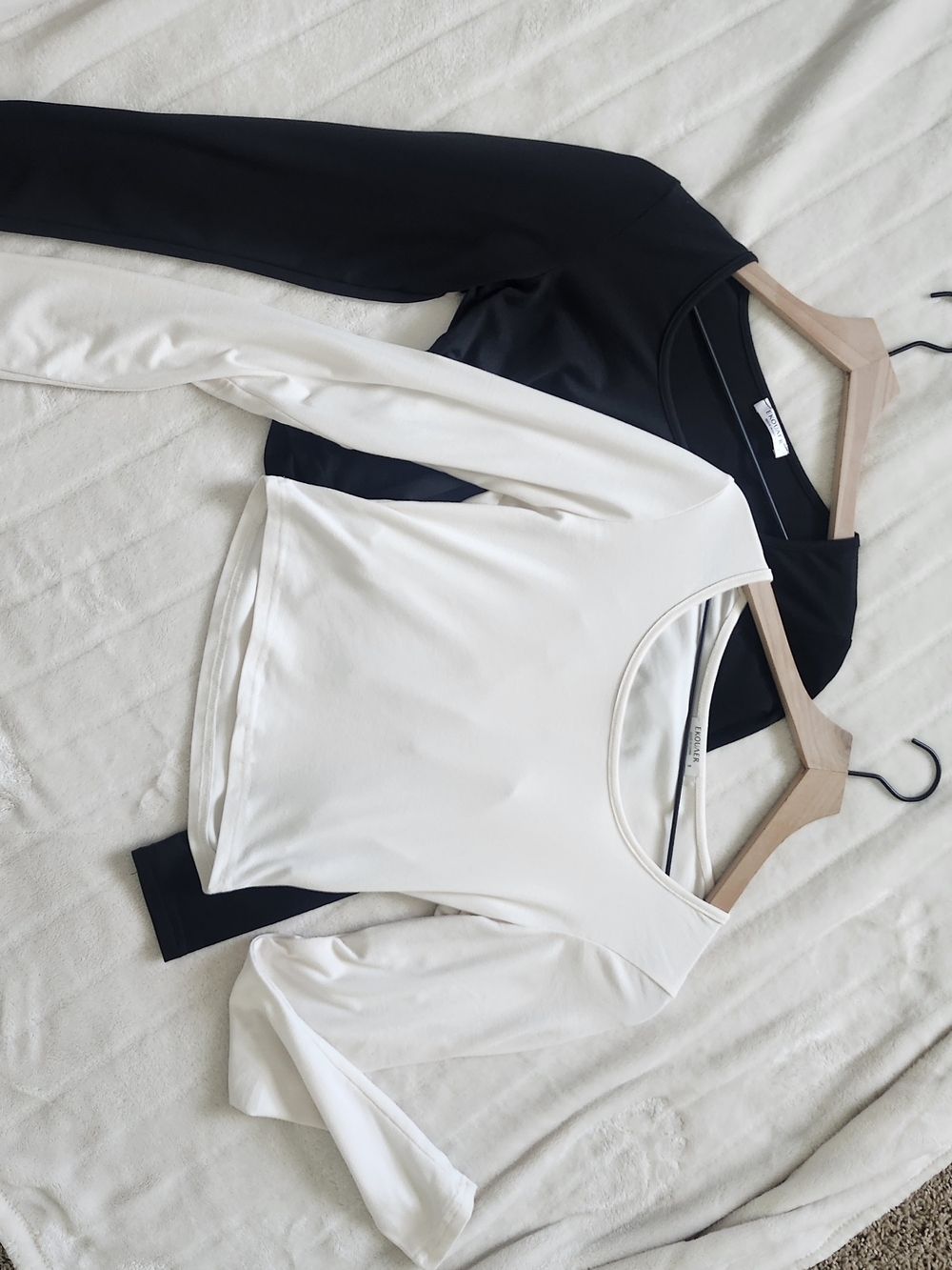 2 Long Sleeve Crop Tops - Picture 12 of 12